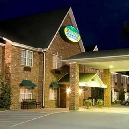 Mountain Inn & Suites Флет Рок Екстериор снимка