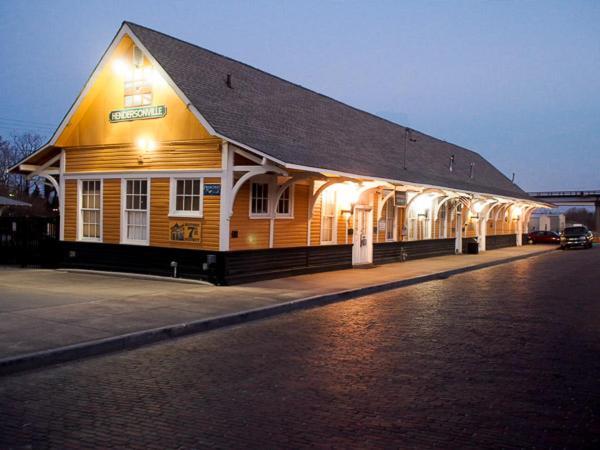 Mountain Inn & Suites Флет Рок Екстериор снимка