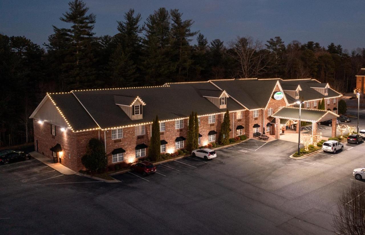 Mountain Inn & Suites Флет Рок Екстериор снимка