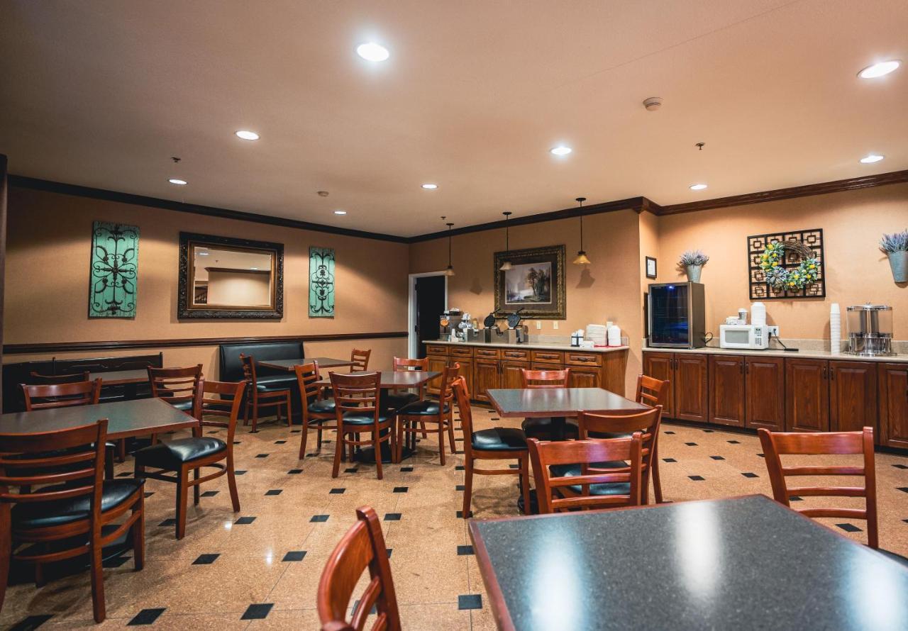 Mountain Inn & Suites Флет Рок Екстериор снимка