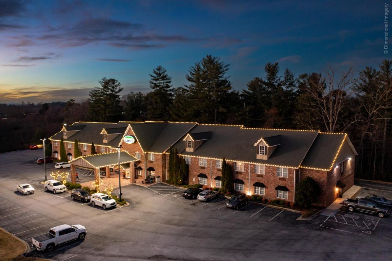 Mountain Inn & Suites Флет Рок Екстериор снимка
