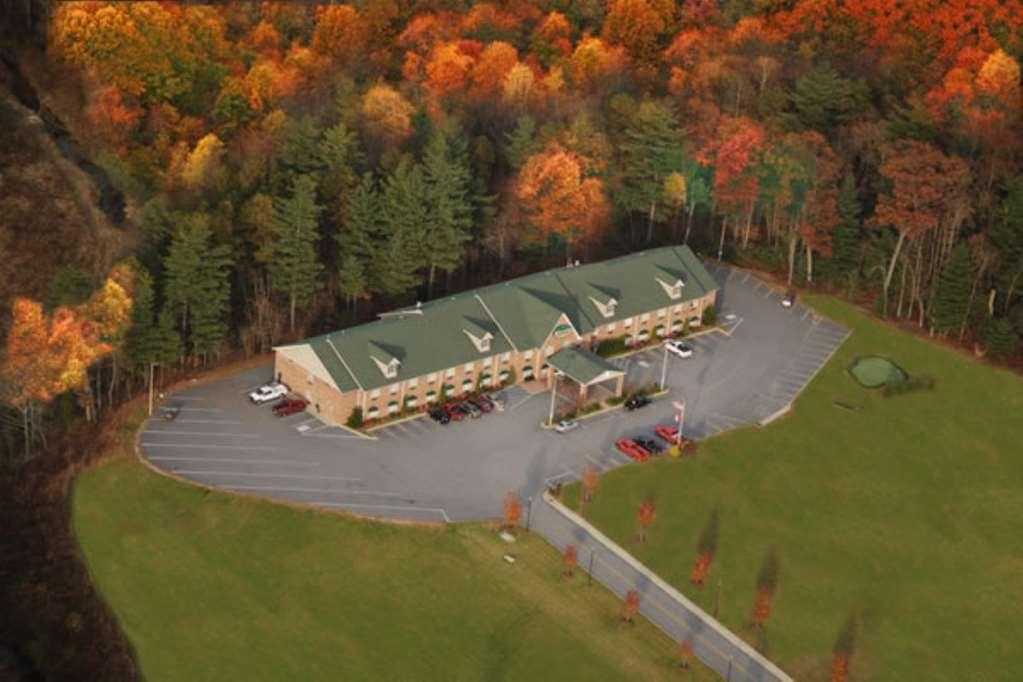 Mountain Inn & Suites Флет Рок Екстериор снимка